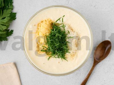 Žuvies ir bulvių patiekalas su krabų lazdelėmis Žingsnis 4