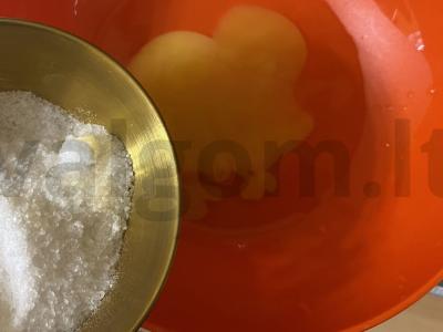 Sriuba su svogūnų ritiniais ir česnaku Žingsnis 1