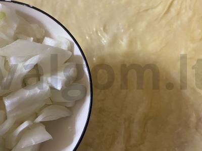 Sriuba su svogūnų ritiniais ir česnaku Žingsnis 10