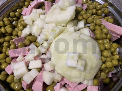 Salotas „Olivje su žaliu obuoliu“ Žingsnis 6