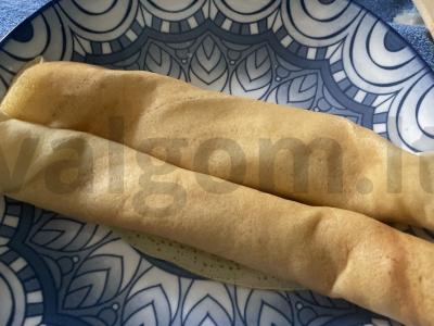 Pieniniai blynai su razinomis ir kondensuotu pienu Žingsnis 6