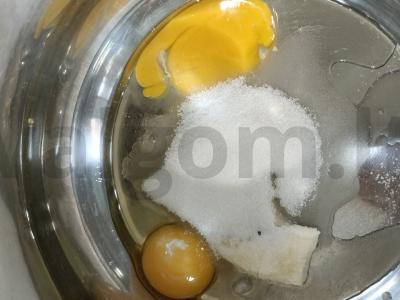 Švelnūs šokoladiniai keksiukai Žingsnis 1