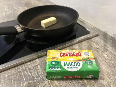 Vištienos kepenėlės grietinėlės ir pomidorų padaže Žingsnis 2