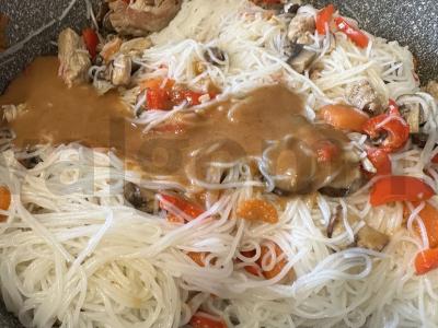 Funchosa su grybais ir kiauliena Žingsnis 7