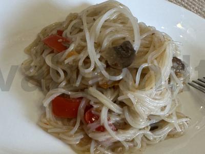 Funchosa su grybais ir kiauliena pagrindine nuotrauka