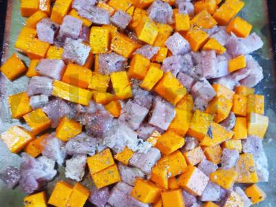 Kepta kiauliena su moliūgu, žolelėmis, šafranu ir česnaku Žingsnis 4