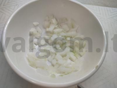 Salotas „Mimoza“ su sūriu ir morkomis Žingsnis 1