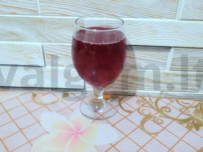 Gaivus serbentų ir vyšnių kompotas su agrastais pagrindine nuotrauka