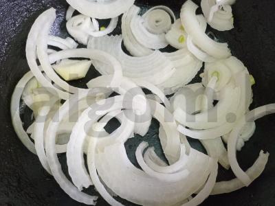 Bulguro plovas su jautiena, čili pipirais ir česnaku Žingsnis 1