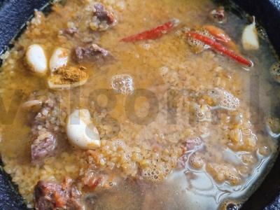 Bulguro plovas su jautiena, čili pipirais ir česnaku Žingsnis 11