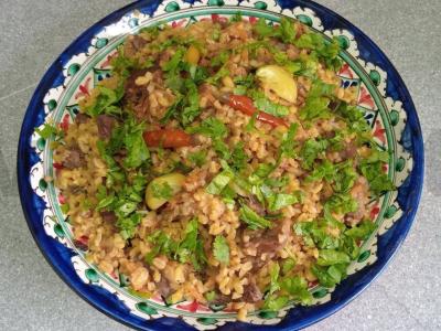 Bulguro plovas su jautiena, čili pipirais ir česnaku pagrindine nuotrauka