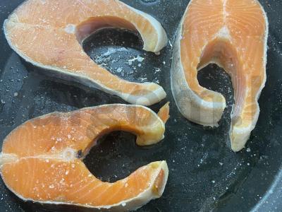 Lašišos steikai su olandišku sūriu Žingsnis 1