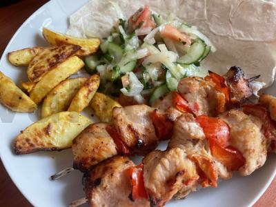 Kalakutienos šašlykai su daržovėmis pagrindine nuotrauka