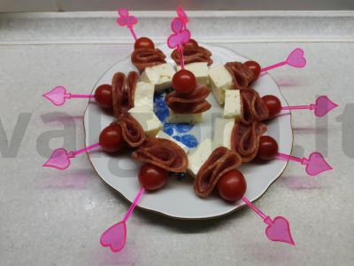 Kanarė su dešra, feta sūriu ir vyšniniais pomidorais Žingsnis 3