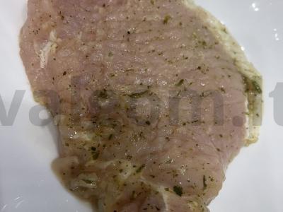 Kiaulienos kotletas su provanso žolelėmis pomidorų padaže Žingsnis 1