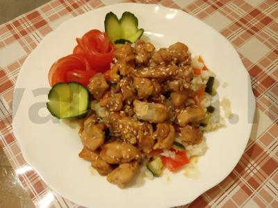 Vištienos šlaunelės terijaki padaže su ryžiais ir daržovėmis pagrindine nuotrauka