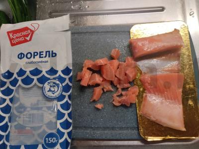 Užkandis ryžių popieriuje su raudona žuvimi Žingsnis 1