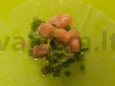 Užkandis ryžių popieriuje su raudona žuvimi Žingsnis 4