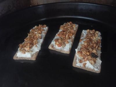 Saldūs duonos kepiniai su varške ir muesli Žingsnis 4