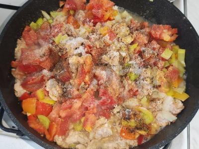 Makaronai su mėsos faršu ir paprikomis Žingsnis 5