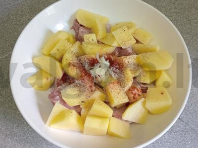 Kepti kiaulienos šonkauliai su bulvėmis ir paprika Žingsnis 5