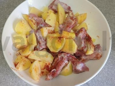 Kepti kiaulienos šonkauliai su bulvėmis ir paprika Žingsnis 6