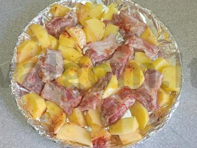 Kepti kiaulienos šonkauliai su bulvėmis ir paprika Žingsnis 7