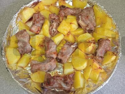 Kepti kiaulienos šonkauliai su bulvėmis ir paprika Žingsnis 8