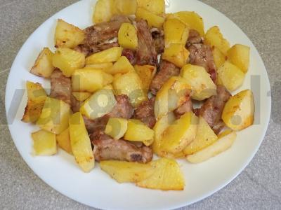 Kepti kiaulienos šonkauliai su bulvėmis ir paprika Žingsnis 9