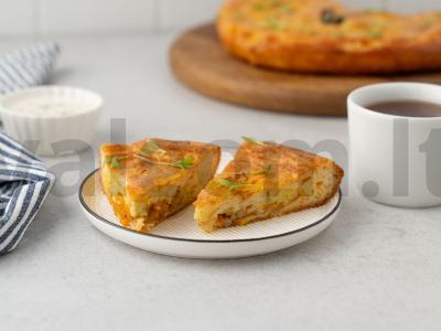 Kopūstų šarlotė pagrindine nuotrauka