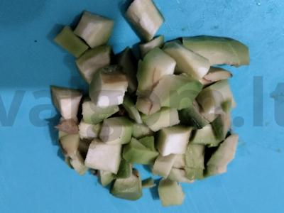 Sumuštiniai su avokadu, kiaušiniu ir granatu Žingsnis 1