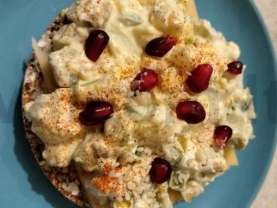 Sumuštiniai su avokadu, kiaušiniu ir granatu Žingsnis 4