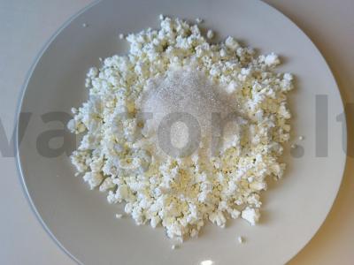 Trikampiai su varškės ir vyšnių įdaru Žingsnis 1