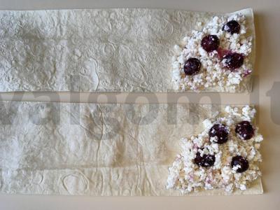 Trikampiai su varškės ir vyšnių įdaru Žingsnis 3