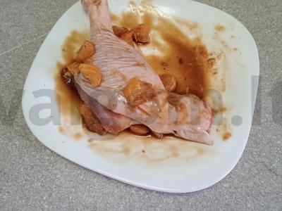 Anties šlaunelė marinatu su cinamonu, kepta su cukinija ir baklažanu Žingsnis 2