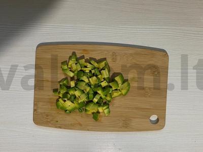 Salotos su vištiena, obuoliu ir avokadu vakarienei Žingsnis 3