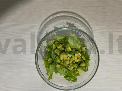 Salotos su vištiena, obuoliu ir avokadu vakarienei Žingsnis 4