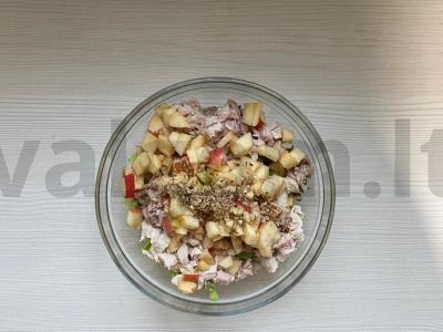 Salotos su vištiena, obuoliu ir avokadu vakarienei Žingsnis 9