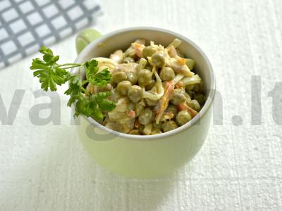 Vištienos, morkų ir žirnių salotos pagrindine nuotrauka