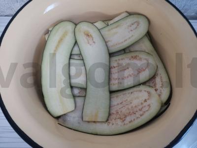 Baklažanų ritinėliai su varške Žingsnis 1