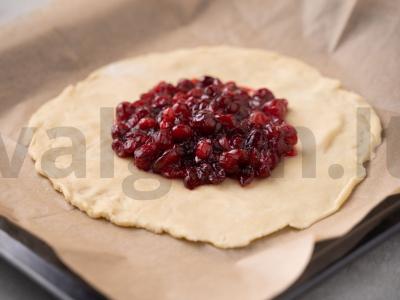 Galetė su spanguolėmis ir obuoliais Žingsnis 9