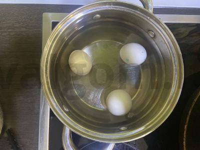 Silkė po šubomis su keptais daržovėmis Žingsnis 1