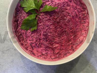 Silkė po šubomis su keptais daržovėmis pagrindine nuotrauka