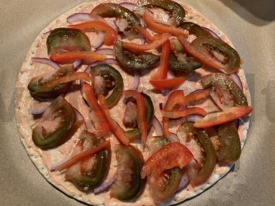 Pica su daržovėmis, mocarela ir sūriu Žingsnis 4