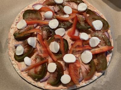 Pica su daržovėmis, mocarela ir sūriu Žingsnis 5