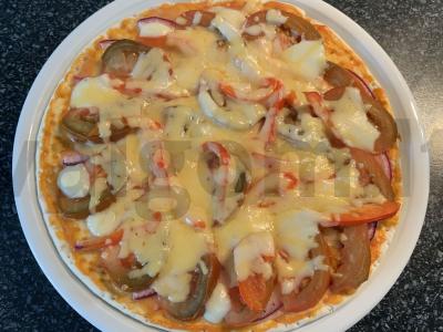 Pica su daržovėmis, mocarela ir sūriu pagrindine nuotrauka