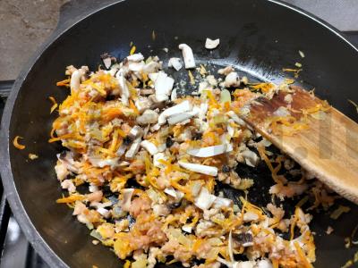 Bulvių-žuvies apkepas su grybais Žingsnis 4