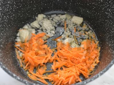 Ryžiai su vištiena ir daržovėmis Žingsnis 1