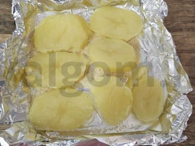 Tartiflette su bekonu, pabarstyta tarkuotu parmezanu Žingsnis 2