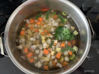 Sūrio sriuba su daržovėmis kaimiškai Žingsnis 1